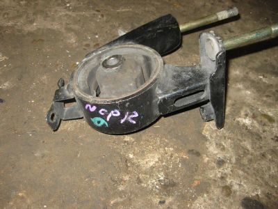 Лот: 20895381. Фото: 1. Подушка двигателя Toyota Platz... Двигатель и элементы двигателя