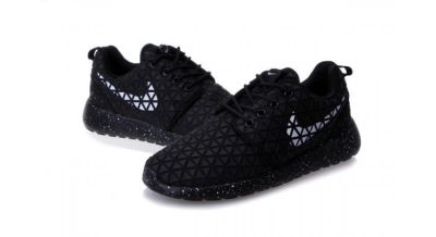 Лот: 7025000. Фото: 1. Nike Roshe run metric все размеры. Кеды, кроссовки, слипоны