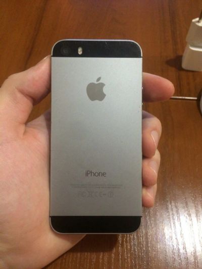 Лот: 10888572. Фото: 1. iPhone 5s 16gb Space Gray. Смартфоны
