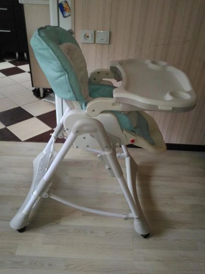 Лот: 7290859. Фото: 1. Стульчик для кормления happy baby. Стульчики для кормления