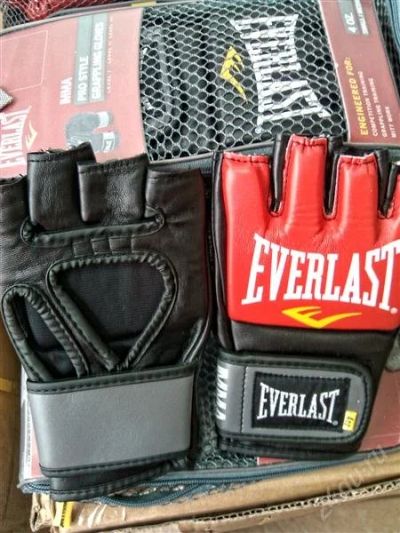 Лот: 2218696. Фото: 1. Перчатки - шингарды EVERLAST... Спортивная символика и атрибутика