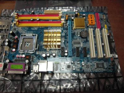 Лот: 5400608. Фото: 1. Материнская плата 775 сокет Gigabyte... Материнские платы
