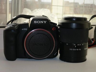 Лот: 2361111. Фото: 1. Sony Alpha 200 (с объективом). Цифровые зеркальные