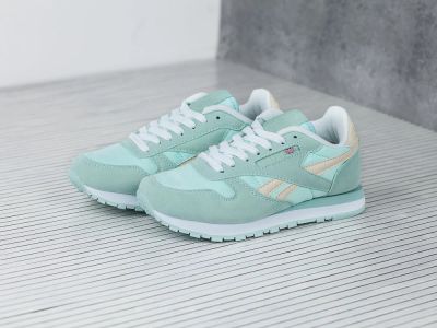 Лот: 10200150. Фото: 1. Reebok CL Leather Suede Xib. Кеды, кроссовки, слипоны