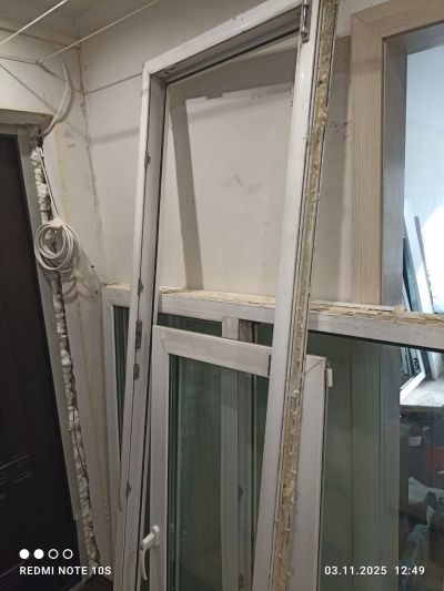 Лот: 25899048. Фото: 1. Дверь балконная пластиковая. Двери межкомнатные