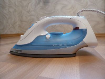 Лот: 15486224. Фото: 1. Утюг Scarlett SC-S30E02. Утюги, парогенераторы, отпариватели