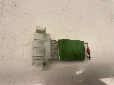 Лот: 22460387. Фото: 1. реостат печки Nissan Terrano D10. Двигатель и элементы двигателя