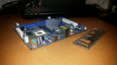 Лот: 6951376. Фото: 1. Материнская плата ASRock G41M-VS3... Материнские платы