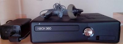 Лот: 2986110. Фото: 1. XBOX 360 4 GB + Гарнитура + Кабель... Игровые приставки, консоли