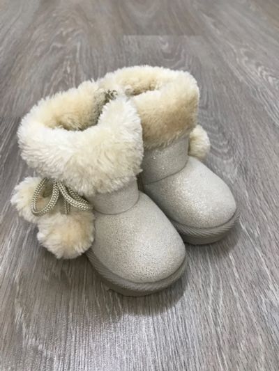 Лот: 17352285. Фото: 1. Угги для девочки. Туфли