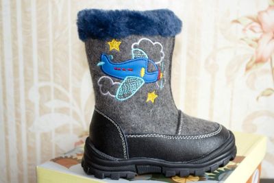 Лот: 6121569. Фото: 1. Валенки сказка 25 размер. Валенки, угги, унты