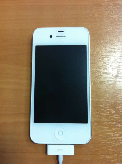 Лот: 4355327. Фото: 1. Iphone 4 white в идельном состояние... Смартфоны