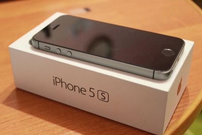 Лот: 12882503. Фото: 1. apple 5s 16gb. Смартфоны