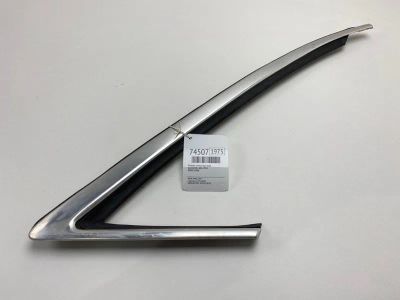Лот: 21111759. Фото: 1. Молдинг стекла Audi A8 1998 4D0853346B... Кузов