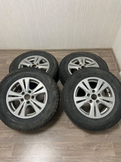 Лот: 19373908. Фото: 1. Колеса с зимней резиной Bridgestone... Шины на дисках