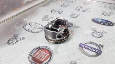 Лот: 23587755. Фото: 1. Поршень Audi A5 CDNC 06H107065DM. Двигатель и элементы двигателя