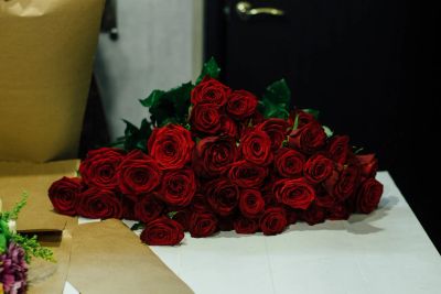 Лот: 9540635. Фото: 1. 25 роз Голландия 1500 р.! Розы... Свежие цветы