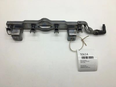 Лот: 20385461. Фото: 1. Рейка топливная Mazda Demio Z60113150A... Топливная система