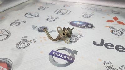 Лот: 23585177. Фото: 1. Регулятор давления топлива Toyota... Топливная система