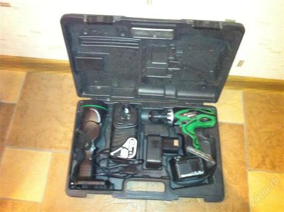 Лот: 2475447. Фото: 1. Аккумуляторный шуруповерт Hitachi. Другое (садовый инструмент и инвентарь)