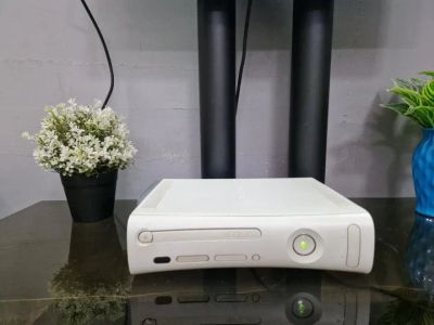 Лот: 25778100. Фото: 1. Игровая приставка Xbox 360, Slim... Игровые приставки, консоли