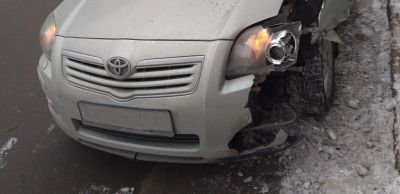 Лот: 11170427. Фото: 1. Бампер оригинальный передний Avensis... Кузов