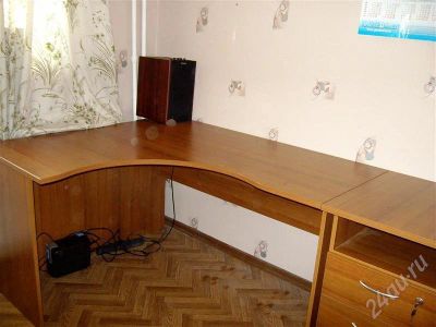 Лот: 650472. Фото: 1. Стол компьютерный с тумбочкой. Другое (офисная мебель и домашние кабинеты)