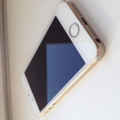 Лот: 6048492. Фото: 1. iPhone 5s gold 16gb. Состояние... Смартфоны