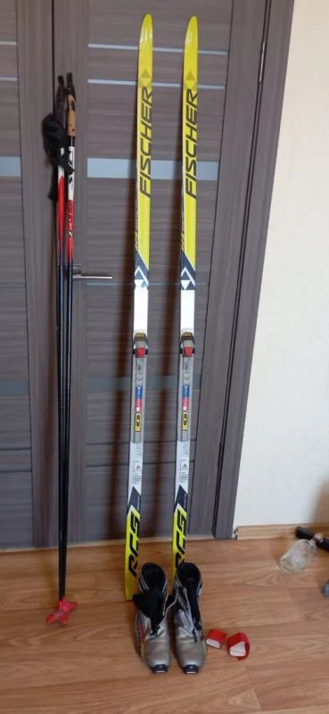 Лот: 25882647. Фото: 1. Лыжи, палки, ботинки. Ботинки