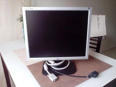 Лот: 4078085. Фото: 1. Монитор LG Flatron L1718S-SN. ЖК-мониторы