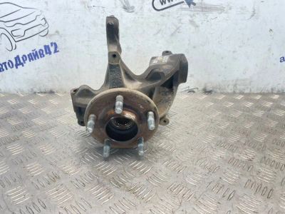 Лот: 25305303. Фото: 1. поворотный кулак Ford Focus CB8. Двигатель и элементы двигателя