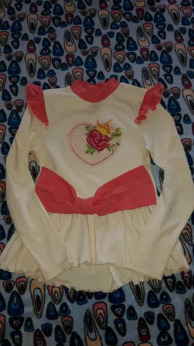 Лот: 9390248. Фото: 1. Кофточка с бантом. Рубашки, блузки, водолазки