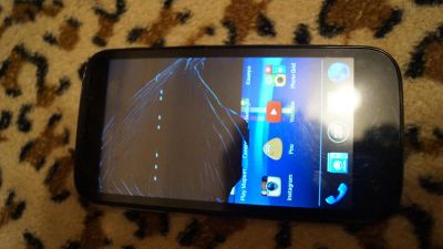 Лот: 4867995. Фото: 1. смартфон Fly IQ 4404 Spark. Смартфоны