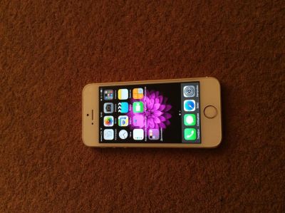 Лот: 4638087. Фото: 1. Apple iPhone 5s gold 16gb оригинал... Смартфоны