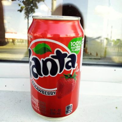 Лот: 12702601. Фото: 1. Fanta Strawberry. Напитки