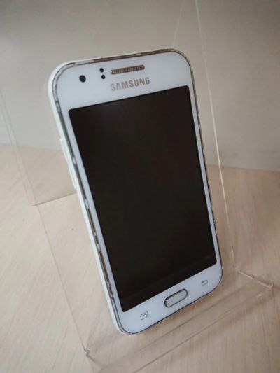 Лот: 12072963. Фото: 1. Смартфон Samsung Galaxy J1 (SM-J100FN... Смартфоны