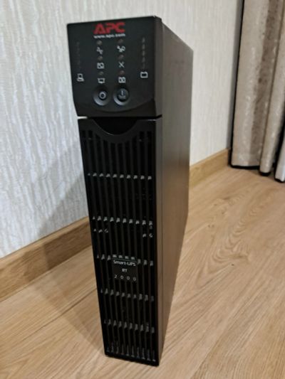 Лот: 24610006. Фото: 1. Продам ибп АРС 2000 RT рабочий. ИБП, аккумуляторы для ИБП