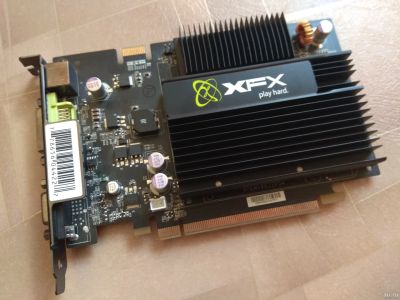 Лот: 13998115. Фото: 1. Видеокарта XFX Nvidia GF 8500GT... Видеокарты