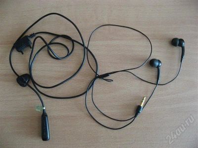 Лот: 310618. Фото: 1. Гарнитура + наушники Sony Ericsson. Красноярск