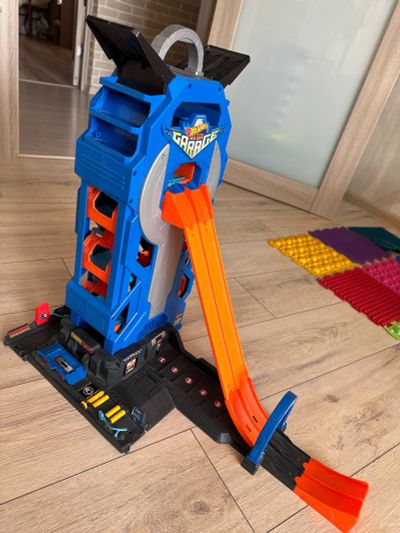 Лот: 19927691. Фото: 1. Мега Гараж Hot Wheels. Машины и техника