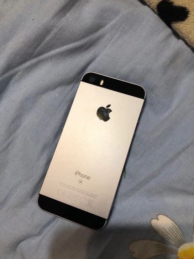Лот: 12134452. Фото: 1. iPhone SE 64gb. Смартфоны