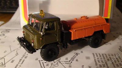 Лот: 1412624. Фото: 1. ГАЗ 66 огнеопасно в масштабе 1... Автомоделизм