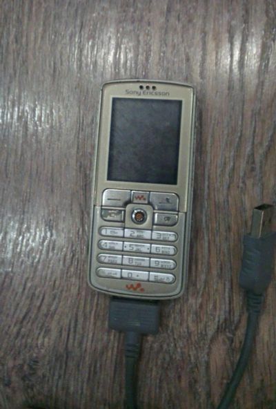 Лот: 3544345. Фото: 1. Сотовый телефон Sony Ericsson... Кнопочные мобильные телефоны