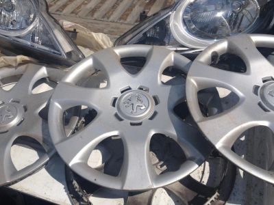 Лот: 7841869. Фото: 1. колпаки фары peugeot 107 `2013. Колпаки