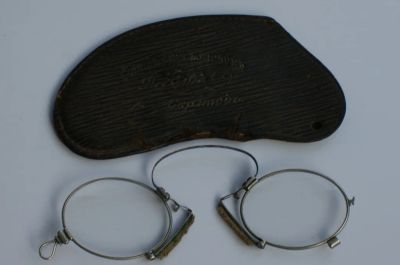 Лот: 3916330. Фото: 1. Пенсне в родном футляре с родными... Другое (антиквариат)