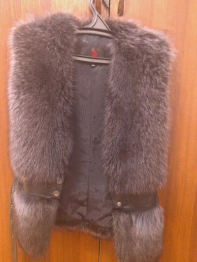 Лот: 3407735. Фото: 1. Желет Меховой. Верхняя одежда