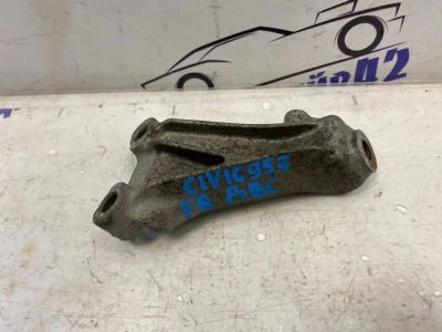 Лот: 21710945. Фото: 1. кронштейн двигателя Honda Civic... Двигатель и элементы двигателя