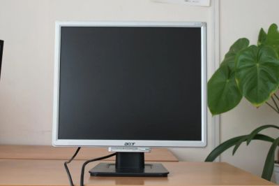 Лот: 9991016. Фото: 1. Монитор. ЖК-мониторы