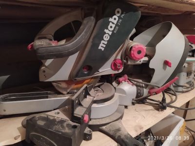 Лот: 17421403. Фото: 1. Торцовочная пила Metabo KGS 216... Электроинструмент