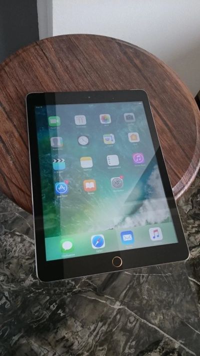 Лот: 9481875. Фото: 1. iPad Air 16 gb + 4g LTE оригинал. Планшеты